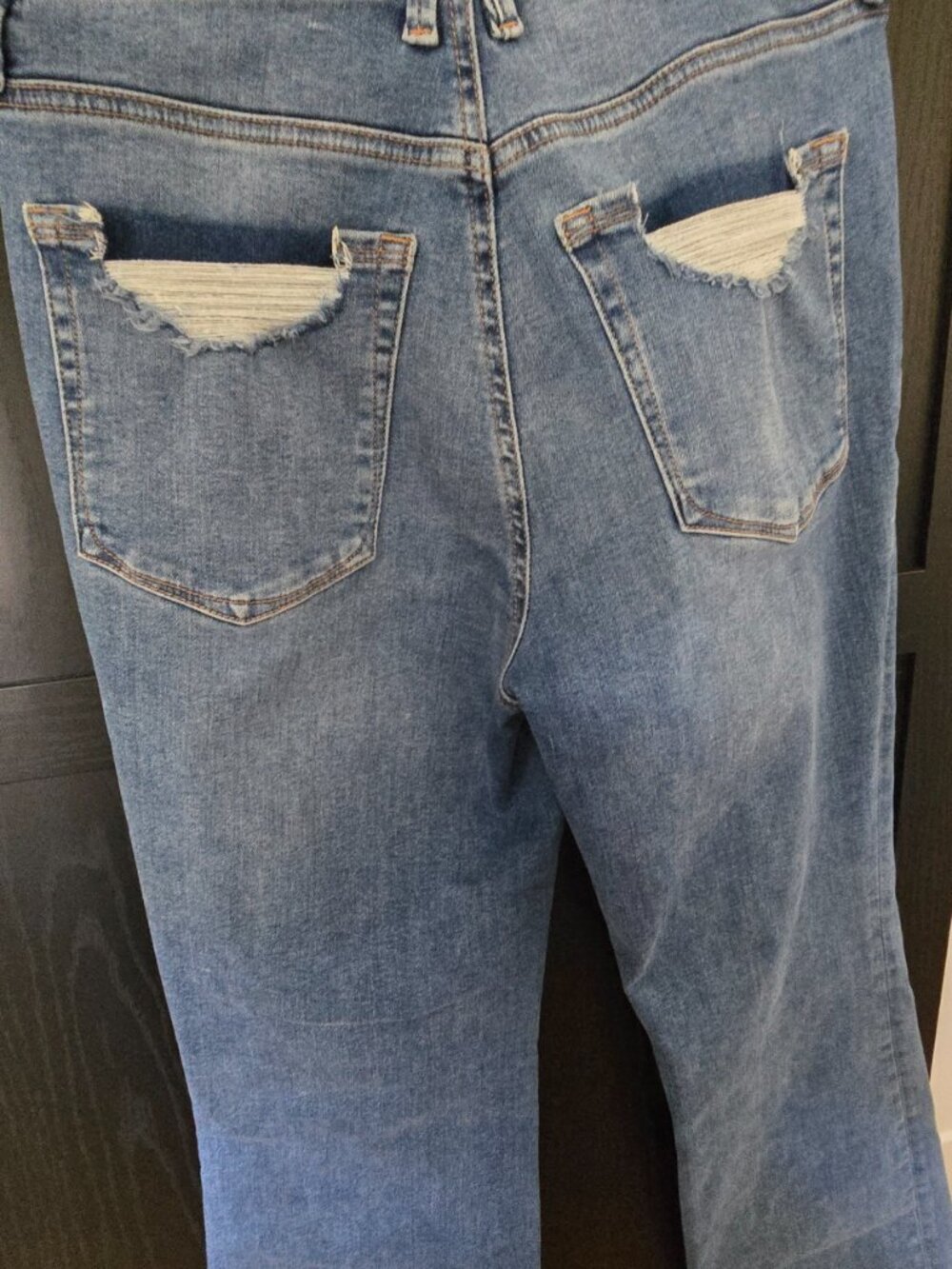 Good American Jeans - Picture 3 of 6